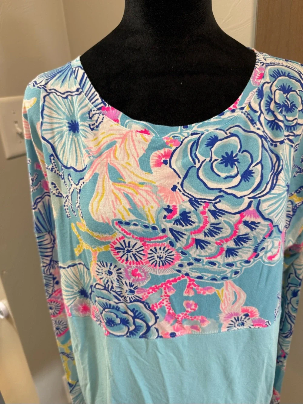 Lily Pulitzer Finn Long Sleeve Colorful Beachy T-Shirt Comfort Stretch Aqua Blue - Picture 2 of 6